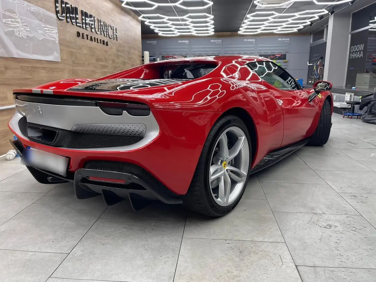 Ferrari 296 GTB 2023, extérieur — Milan Super Car Rental, Milan. Ferrari 296 GTB à Milan La Ferrari 296 GTB 2023 fait partie des sportives proposées à la…