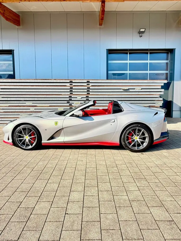 Ferrari 812 GTS 2024 — Milan Super Car Rental, Milán. Ferrari 812 GTS en Milán El Ferrari 812 GTS 2024 está disponible para alquiler en Milán…