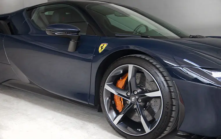 Ferrari SF90 Stradale 2025, vista frontale — Milan Super Car Rental, Milano. Ferrari SF90 Stradale a Milano Il Ferrari SF90 Stradale 2025 è proposto a noleggio a…
