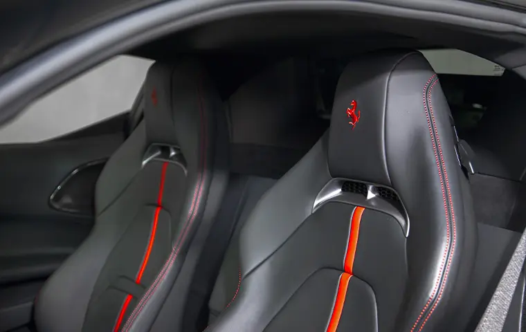Ferrari SF90 Stradale 2025, vista posteriore — Milan Super Car Rental, Milano. Ferrari SF90 Stradale a Milano Il Ferrari SF90 Stradale 2025 è proposto a noleggio a…