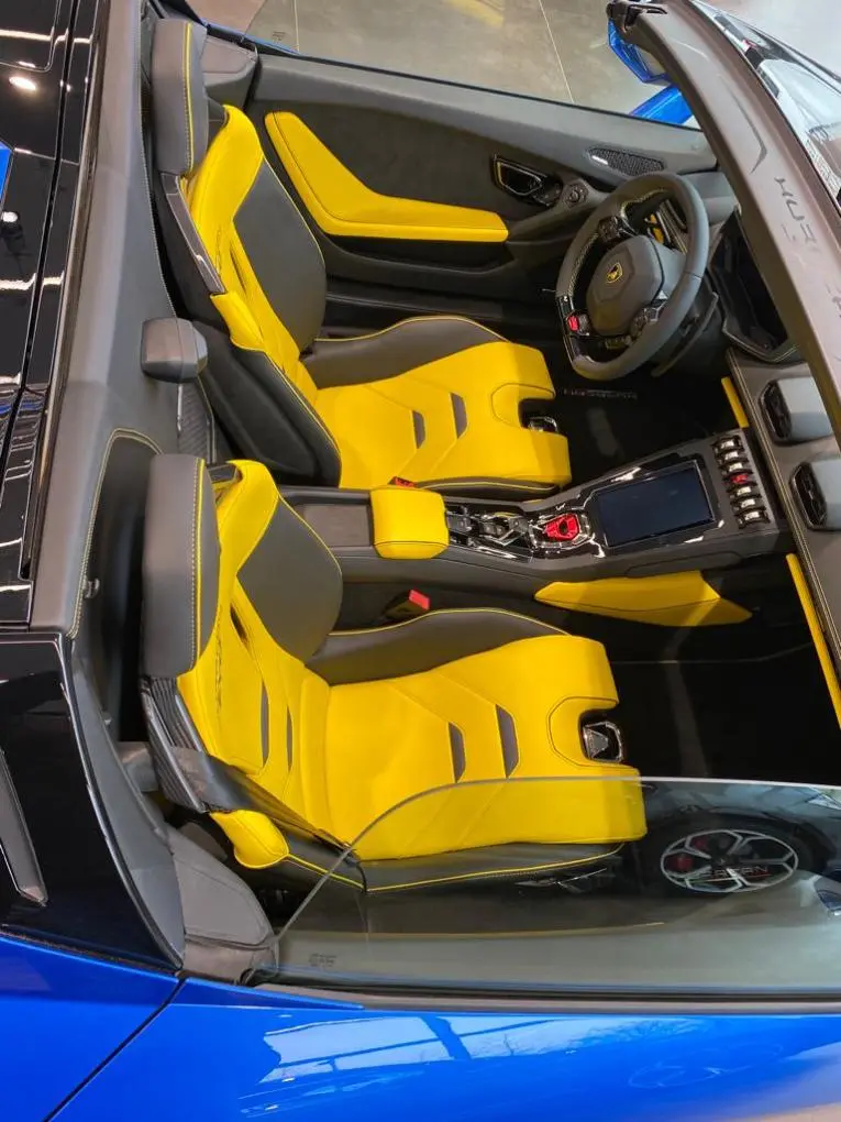 Lamborghini Huracan Evo Spyder 2022, exterior — Milan Super Car Rental, Milán. Lamborghini Huracan Evo Spyder en Milán El Lamborghini Huracan Evo Spyder 2022 se ofrece…