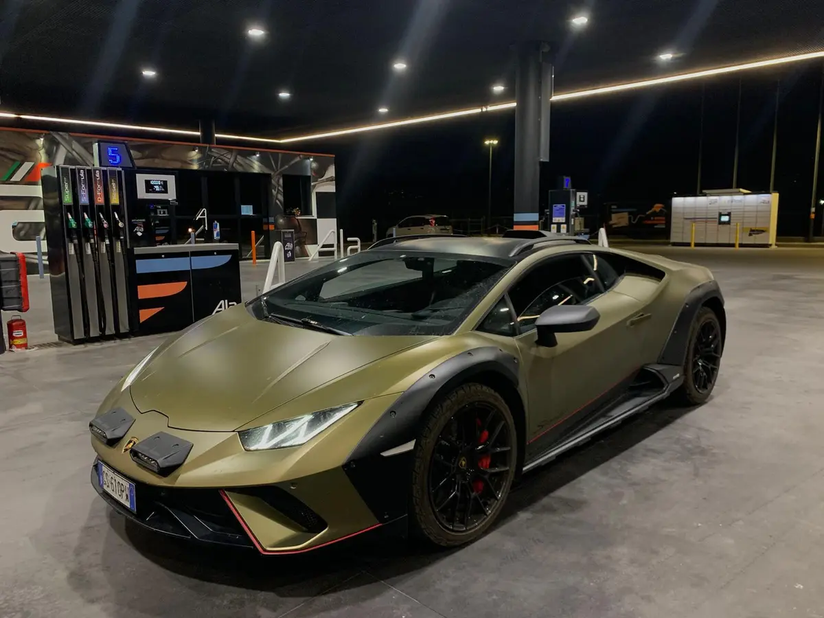 Lamborghini Huracan Sterrato 2024 — Milan Super Car Rental, Milan. Lamborghini Huracan Sterrato a Milano The Lamborghini Huracan Sterrato, a 2024 model, is…