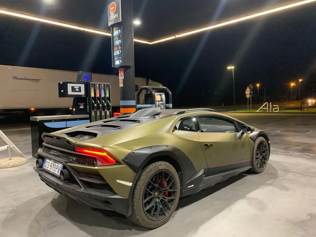 Lamborghini Huracan Sterrato 2024, front view — Milan Super Car Rental, Milan. Lamborghini Huracan Sterrato a Milano The Lamborghini Huracan Sterrato, a 2024 model, is…
