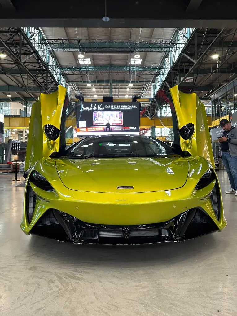 McLaren Artura Spider 2024 — Milan Super Car Rental, Milan. McLaren Artura Spider à Milan Le McLaren Artura Spider 2024 fait partie des cabriolets…